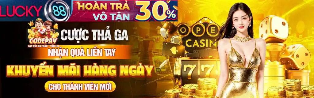 Giao diện trò chơi bắn cá đang diễn ra với người chơi nhắm bắn vào đàn cá, hiển thị điểm số và các loại vũ khí đặc biệt